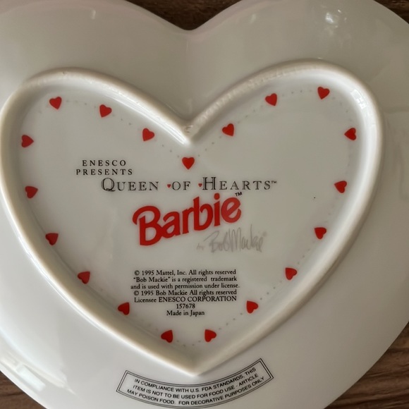 Vintage 1995 Barbie Queen of Hearts heart shaped collectors plate. - Picture 4 of 15